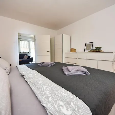 Lora Apartment *