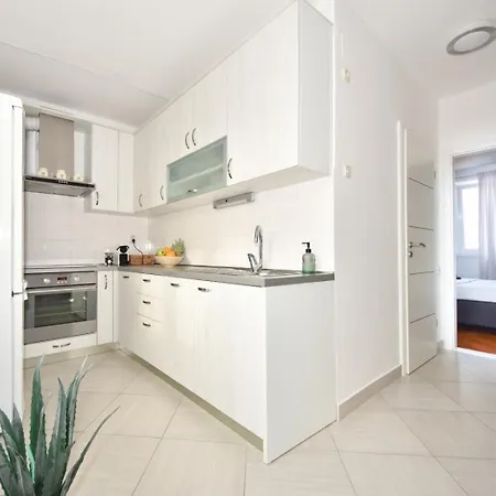 Apartment Lora *
