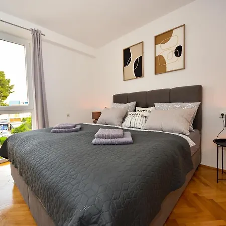 Apartment Lora