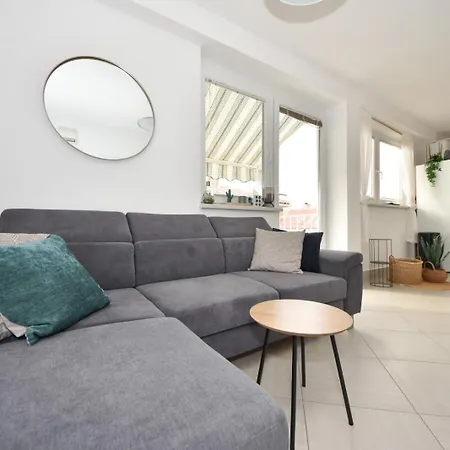 Apartment Lora *