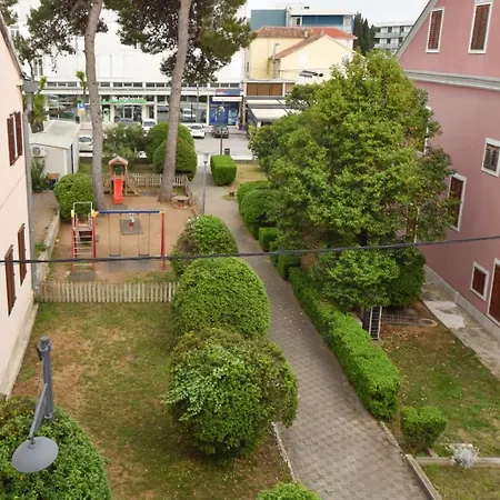 Apartment Lora *