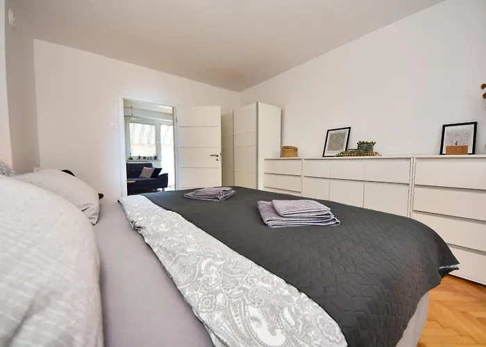 Lora Apartman *