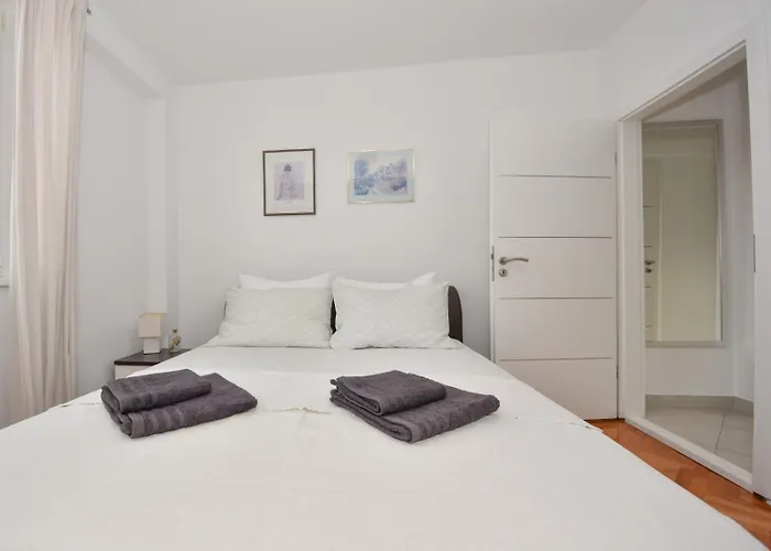 Lora Biograd na Moru