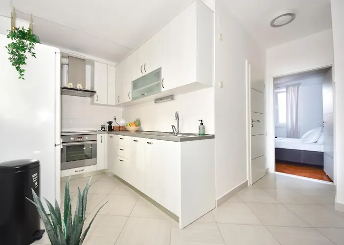 Apartman Lora *