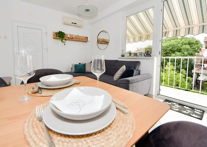 Lora Apartman Biograd Na Moru