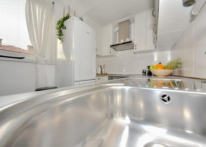 Lora Apartman *