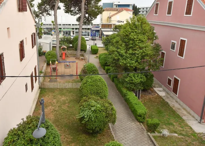 Apartman Lora *