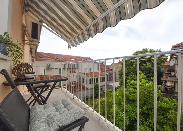 Lora Lägenhet Biograd Na Moru